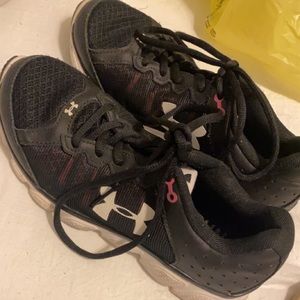 Size 3.5 under armor sneakers